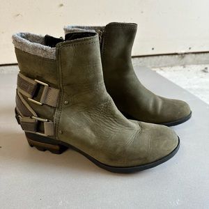 Sorel Waterproof Women’s Leather Bootie, Olive, size 9.